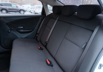 Подержанный автомобиль Nissan Almera Sedan 2014 года (15 фото)