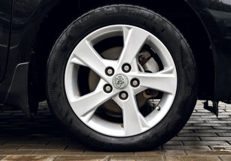 Подержанный автомобиль Toyota Corolla Sedan 2010 года (20 фото)