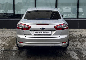 Подержанный автомобиль Ford Mondeo Sedan 2012 года (4 фото)