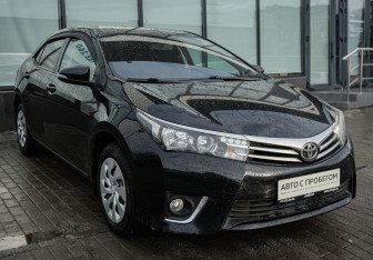 Подержанный автомобиль Toyota Corolla Sedan 2013 года (7 фото)