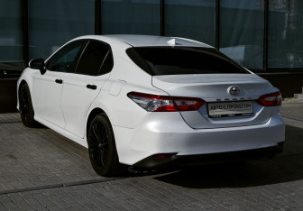 Подержанный автомобиль Toyota Camry Sedan 2018 года (3 фото)