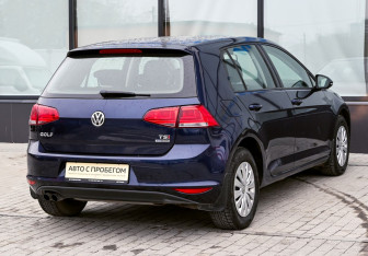 Подержанный автомобиль Volkswagen Golf Hatchback 2013 года (5 фото)