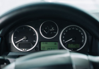 Подержанный автомобиль Land Rover Discovery 2007 года (15 фото)