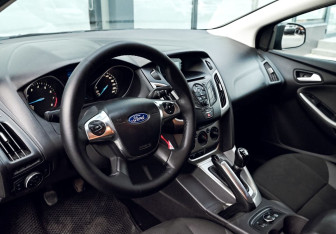 Подержанный автомобиль Ford Focus Hatchback 2012 года (15 фото)