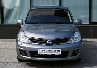 Подержанный автомобиль Nissan Tiida Hatchback 2012 года (8 фото)