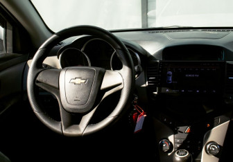 Подержанный автомобиль Chevrolet Cruze Hatchback 2012 года (17 фото)