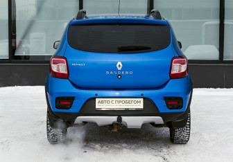 Подержанный автомобиль Renault Sandero 2015 года (4 фото)