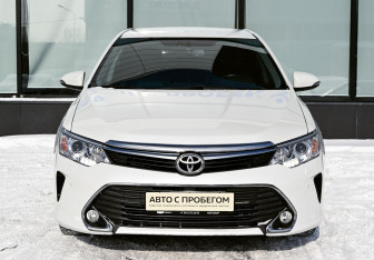Подержанный автомобиль Toyota Camry Sedan 2015 года (8 фото)