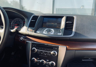 Подержанный автомобиль Nissan Teana 2011 года (12 фото)