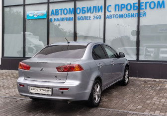 Подержанный автомобиль Mitsubishi Lancer Sedan 2008 года (5 фото)