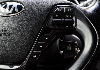 Подержанный автомобиль Kia Ceed Hatchback 2012 года (13 фото)