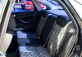 Подержанный автомобиль Ford Focus Sedan 2007 года (15 фото)