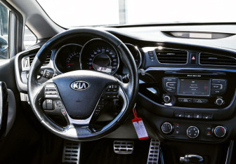 Подержанный автомобиль Kia Ceed Hatchback 2014 года (19 фото)
