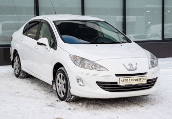Подержанный автомобиль Peugeot 408 2014 года (7 фото)