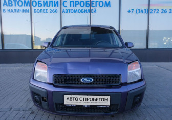 Подержанный автомобиль Ford Fusion 2006 года (8 фото)