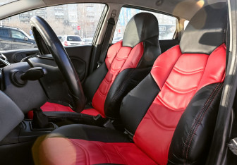 Подержанный автомобиль Ford Fiesta Hatchback 2008 года (14 фото)