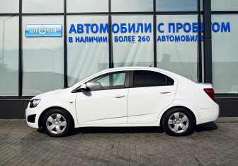 Подержанный автомобиль Chevrolet Aveo Sedan 2015 года (2 фото)