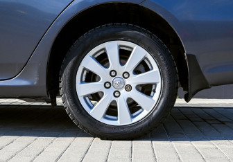 Подержанный автомобиль Toyota Corolla Sedan 2012 года (19 фото)