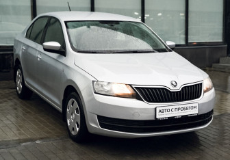 Подержанный автомобиль Skoda Rapid Liftback 2014 года (7 фото)