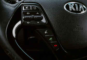 Подержанный автомобиль Kia Ceed Hatchback 2013 года (14 фото)