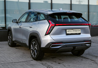 Подержанный автомобиль Geely Atlas 2024 года (3 фото)