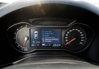 Подержанный автомобиль Ford Mondeo Sedan 2012 года (15 фото)