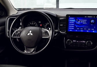 Подержанный автомобиль Mitsubishi Outlander 2012 года (19 фото)