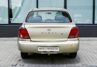 Подержанный автомобиль Toyota Platz 2000 года (4 фото)