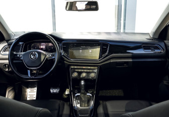 Подержанный автомобиль Volkswagen T-Roc 2021 года (19 фото)