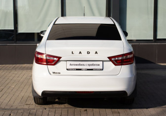 Подержанный автомобиль LADA (ВАЗ) Vesta Sedan 2018 года (4 фото)