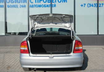 Подержанный автомобиль Chevrolet Viva 2005 года (19 фото)