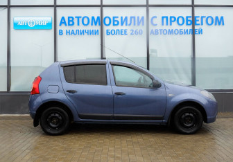 Подержанный автомобиль Renault Sandero 2011 года (6 фото)