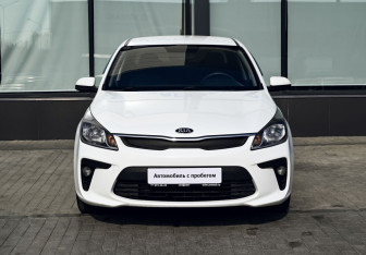 Подержанный автомобиль Kia Rio Sedan 2017 года (8 фото)
