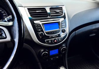 Подержанный автомобиль Hyundai Solaris Sedan 2013 года (12 фото)