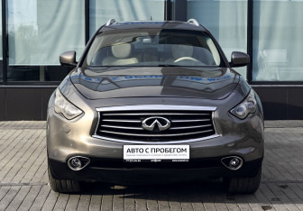 Подержанный автомобиль Infiniti FX 2011 года (8 фото)
