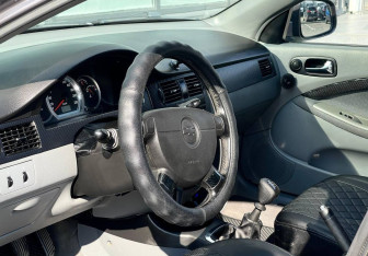 Подержанный автомобиль Chevrolet Lacetti Wagon 2012 года (9 фото)