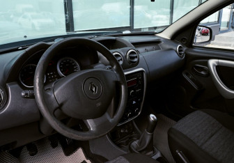 Подержанный автомобиль Renault Duster 2014 года (13 фото)
