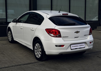 Подержанный автомобиль Chevrolet Cruze Hatchback 2012 года (3 фото)
