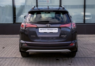 Подержанный автомобиль Toyota RAV4 2016 года (4 фото)