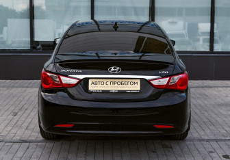 Подержанный автомобиль Hyundai Sonata 2010 года (4 фото)