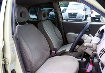 Подержанный автомобиль Nissan March Hatchback 2004 года (14 фото)