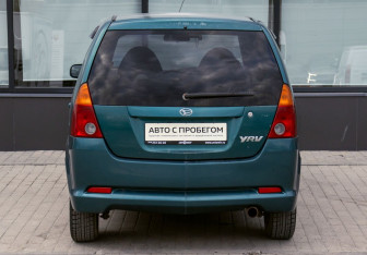 Подержанный автомобиль Daihatsu YRV 2001 года (4 фото)
