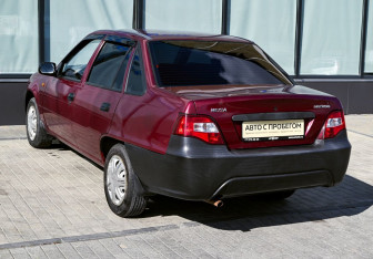 Подержанный автомобиль Daewoo Nexia Sedan 2010 года (3 фото)