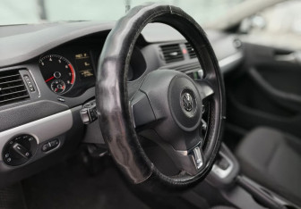 Подержанный автомобиль Volkswagen Jetta Sedan 2013 года (10 фото)