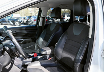 Подержанный автомобиль Ford Kuga 2014 года (14 фото)