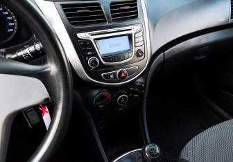 Подержанный автомобиль Hyundai Solaris Hatchback 2012 года (9 фото)