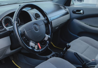 Подержанный автомобиль Chevrolet Lacetti Hatchback 2007 года (10 фото)