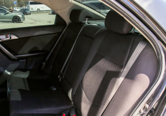 Подержанный автомобиль Kia Cerato Sedan 2012 года (15 фото)