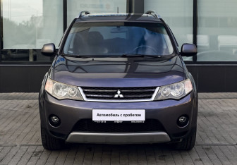 Подержанный автомобиль Mitsubishi Outlander 2007 года (8 фото)