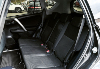 Подержанный автомобиль Toyota RAV4 2013 года (17 фото)